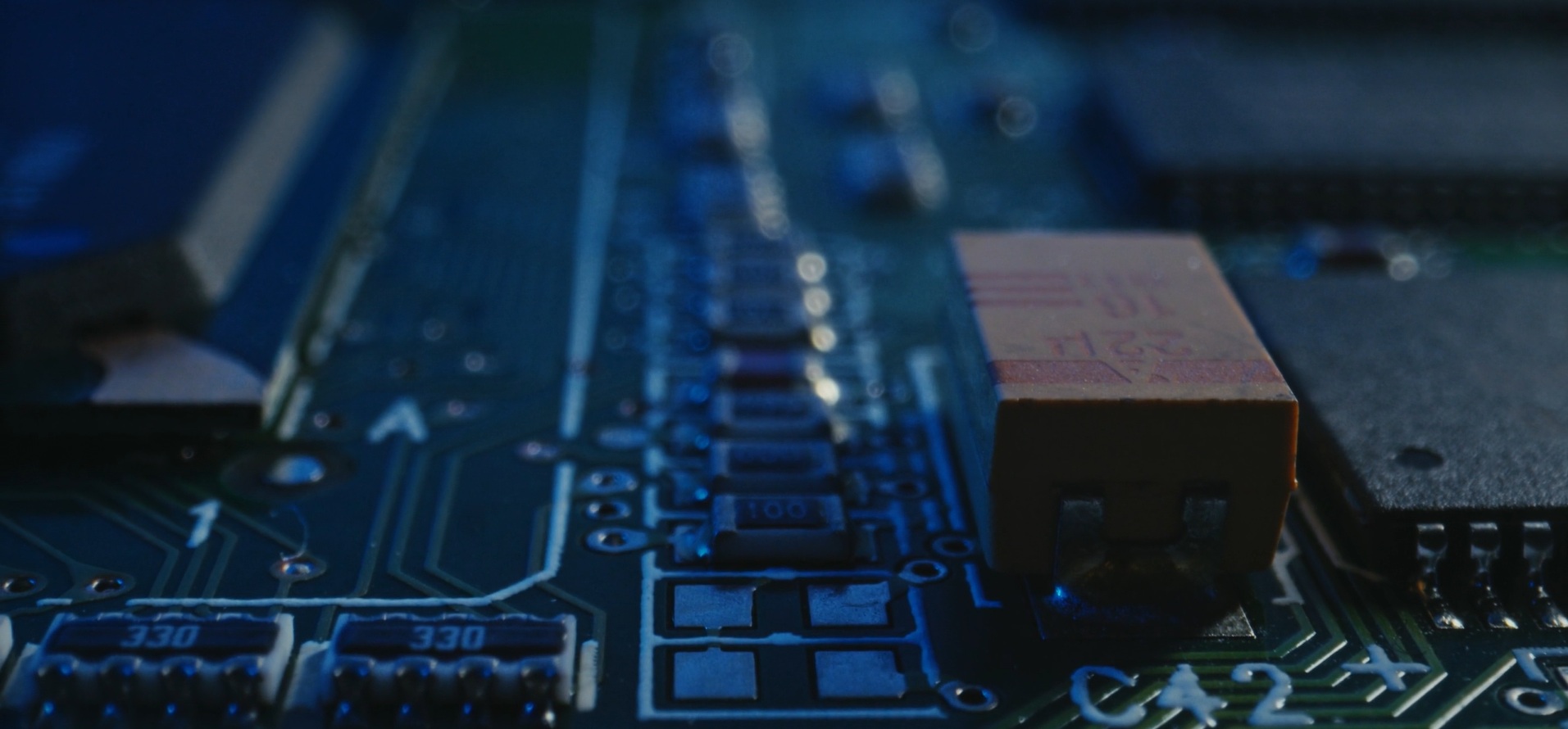 MakeTronics hero background